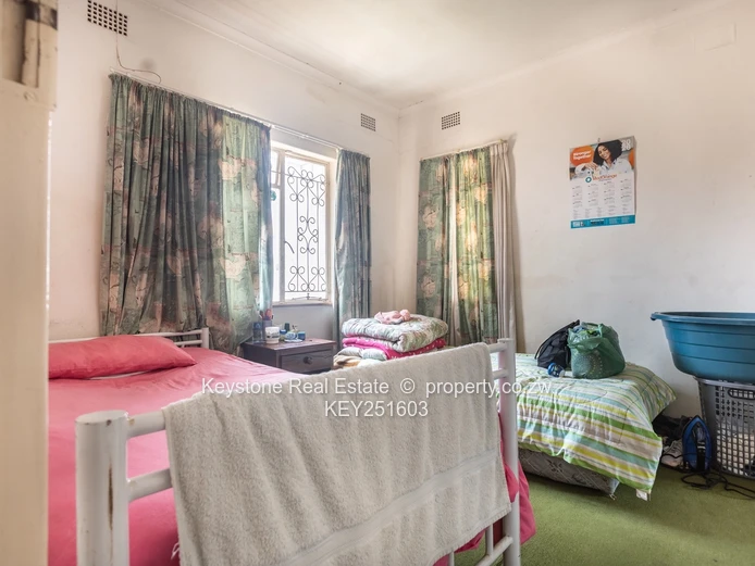 5 Bed Split Level Family Home for Sale (Sole Mandate)