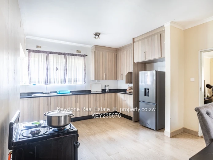 4 Bedroom House For Sale in Marlborough (Sole Mandate)