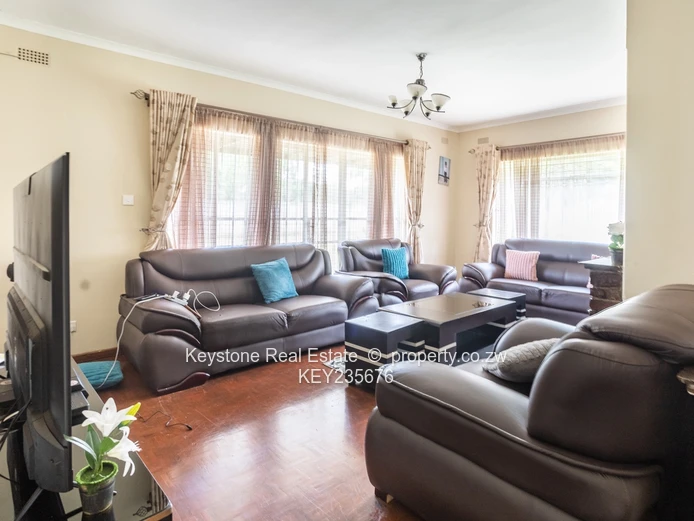 4 Bedroom House For Sale in Marlborough (Sole Mandate)