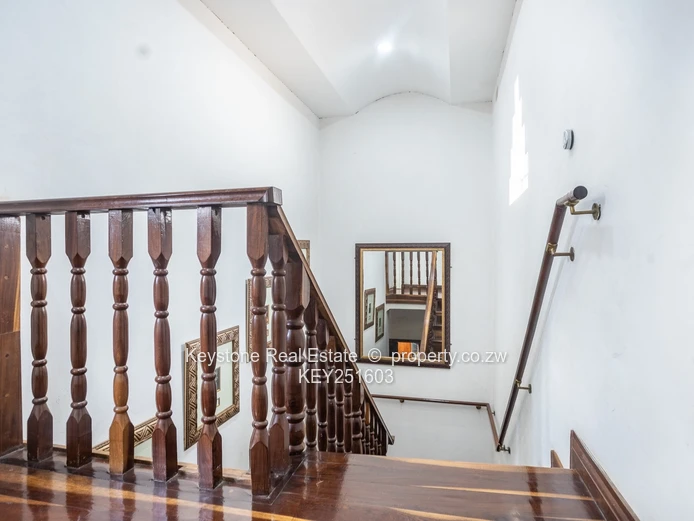 5 Bed Split Level Family Home for Sale (Sole Mandate)