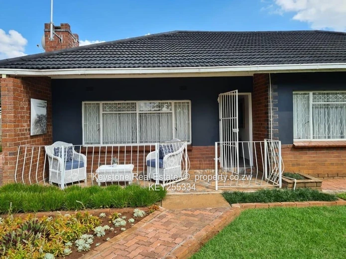 Charming 3 Bedroom Home to Let in Safe Convenient Neighbourhood